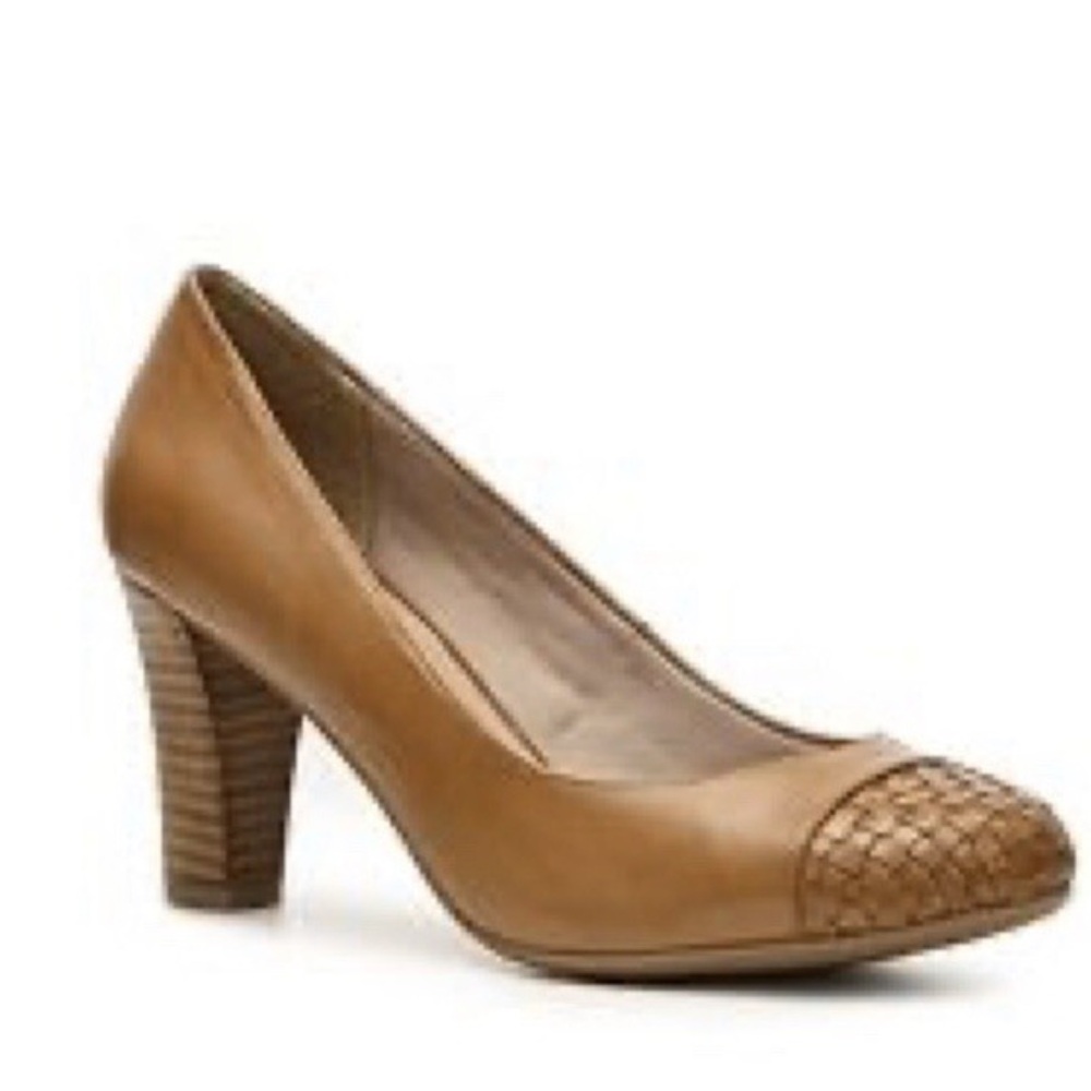 NWOT Andrew Geller Tan Woven Captoe Heels